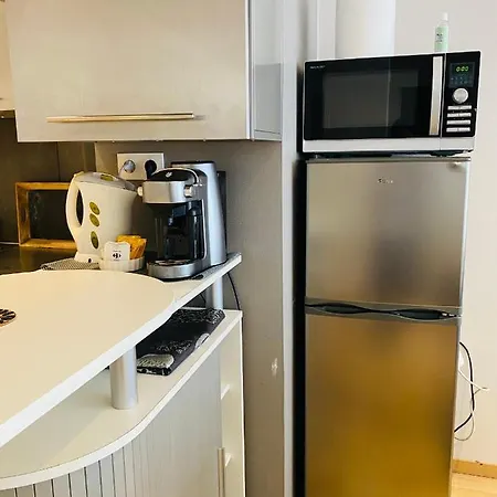 Apartment Magnifique 60m2 ,3 Pieces , Equipee,tres Lumineux, 2 Minutes A Pied De La Plage Nice