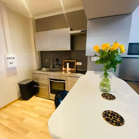 Magnifique 60m2 ,3 Pieces , Equipee,tres Lumineux, 2 Minutes A Pied De La Plage Apartment Nice