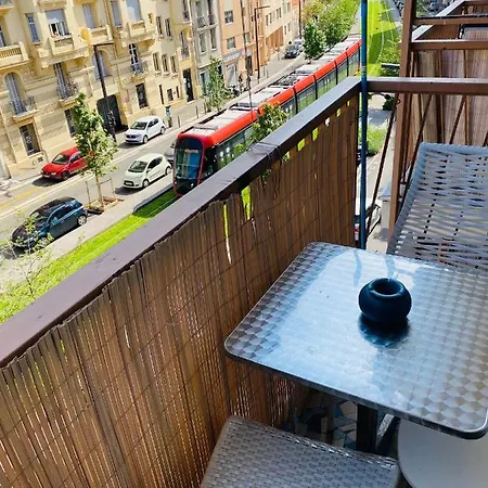 Apartment Magnifique 60m2 ,3 Pieces , Equipee,tres Lumineux, 2 Minutes A Pied De La Plage Nice